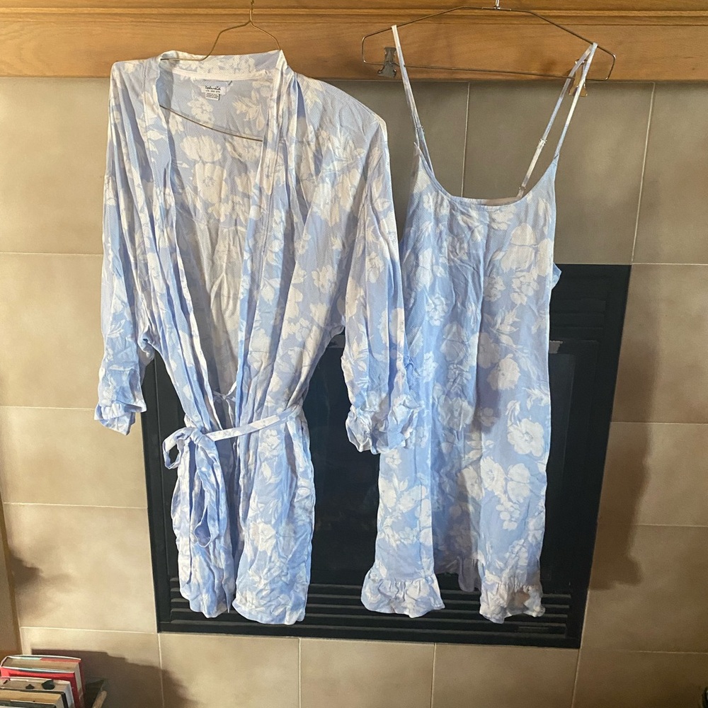 Splendid Light Blue Floral Robe and nightgown Set